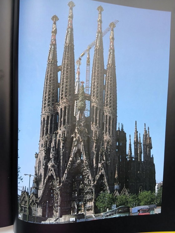 (W040) Bellissimo libro Taschen: Antoni Gaudí – Tutte le opere in 372 fotografie a colori – Libri d'arte (photo 11 of 12)