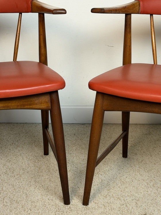 Image 1 of Par de sillones escandinavos de teca y piel sintética roja – década de 1960