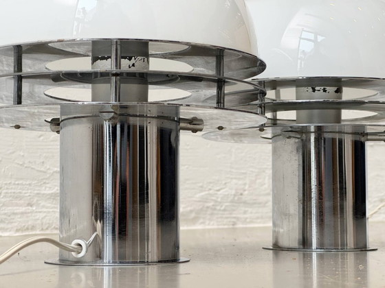 Image 1 of Set van 2 tafellampen in Space Age-stijl met opalen glazen kappen en chromen ringen, jaren 70.