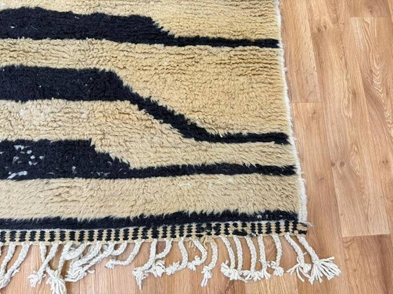 Tappeto marocchino fatto a mano in ecrù con motivi colorati, 250cm x 150cm. – Tappeti, Wool, Modern (photo 7 of 8)