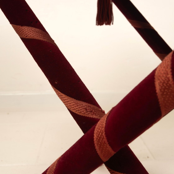 Vassoio araldico di Piero Fornasetti, montato come tavolo su base Foldes, anni '50 – Tavolini, Wood, Velvet (photo 16 of 20)