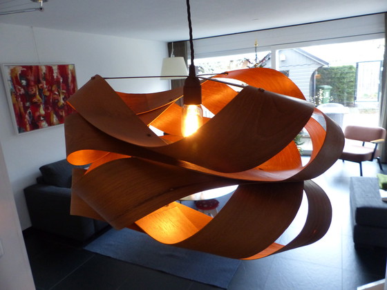 Image 1 of Pantalla colgante de teca de diseño escandinavo