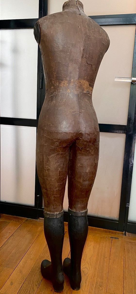 Image 1 of Mannequin d'enfant ancien français, époque Napoléon III, en carton bouilli et bois, XIXe siècle
