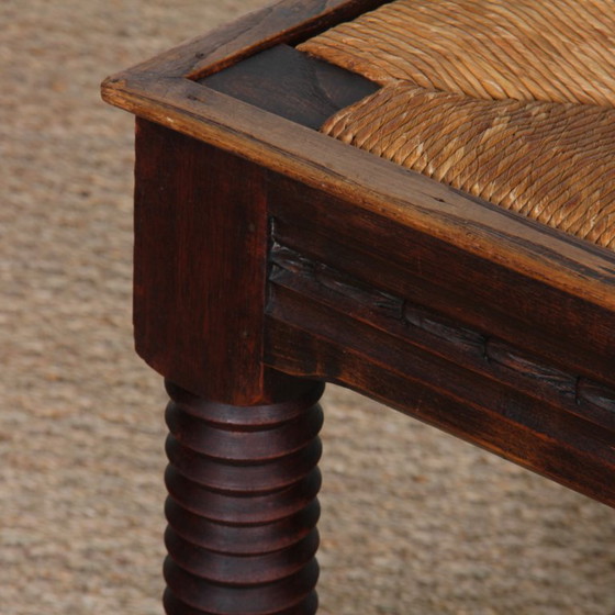 Image 1 of Juego de 6 sillas de madera maciza con asiento de paja, fabricación francesa, 1940.