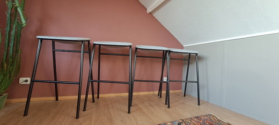 4 x De Vorm LJ 3 Barhocker aus PET-Filz mit schwarzem Stahlrahmen – Other, Metal (photo 2 of 16)