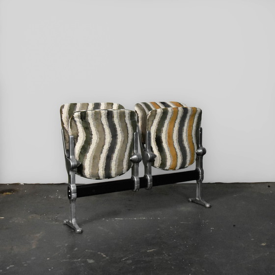 Image 1 of Bank im Warteraum