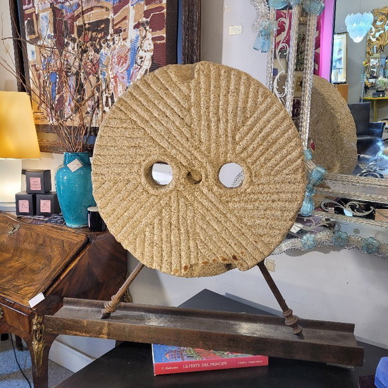 Image 1 of Kastilischer Mühlstein, Granit und Eisenfuß, f. 18. 18. Jahrhundert - Kastilien und León, Spanien