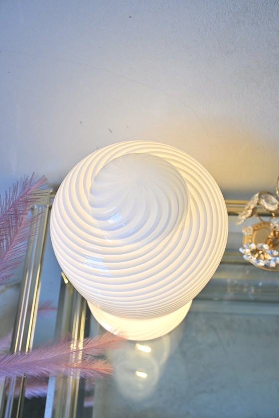 Image 1 of Murano Swirl Tafellamp – Ambachtelijke ElegantiegIn Glas