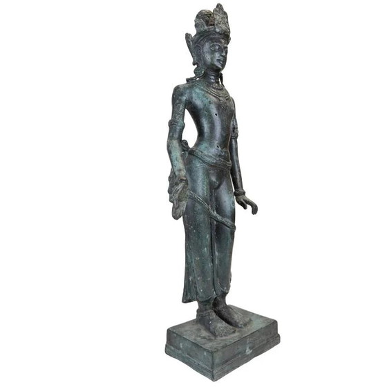 Estatua Devata de Bronce del Sudeste Asiático – Estilo Jemer – Restos de Antiguo Dorado de Templo (photo 2 of 10)