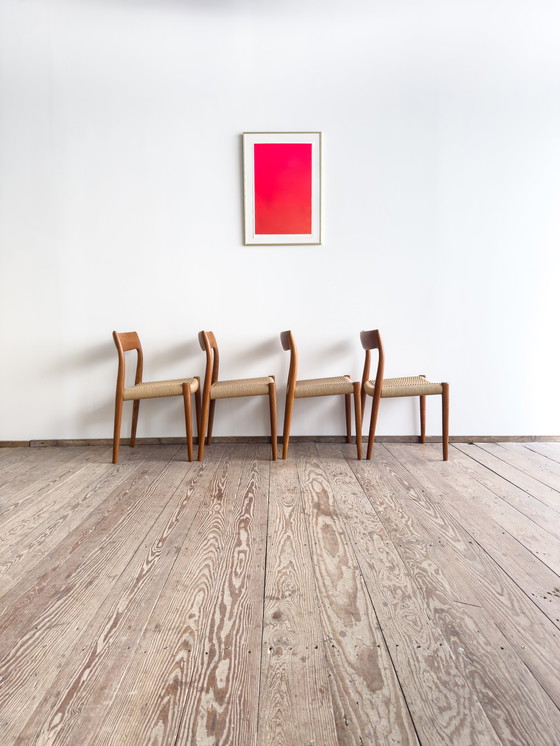 Image 1 of Mid Century Deense Teakhouten Eetkamerstoelen # 77 door Niels O. Møller, J. L. Moller, Set van 4