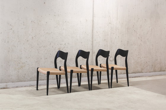 Image 1 of 6 sedie da pranzo modello 71 di Niels Otto Moller, tinte di nero con seduta in corda di carta