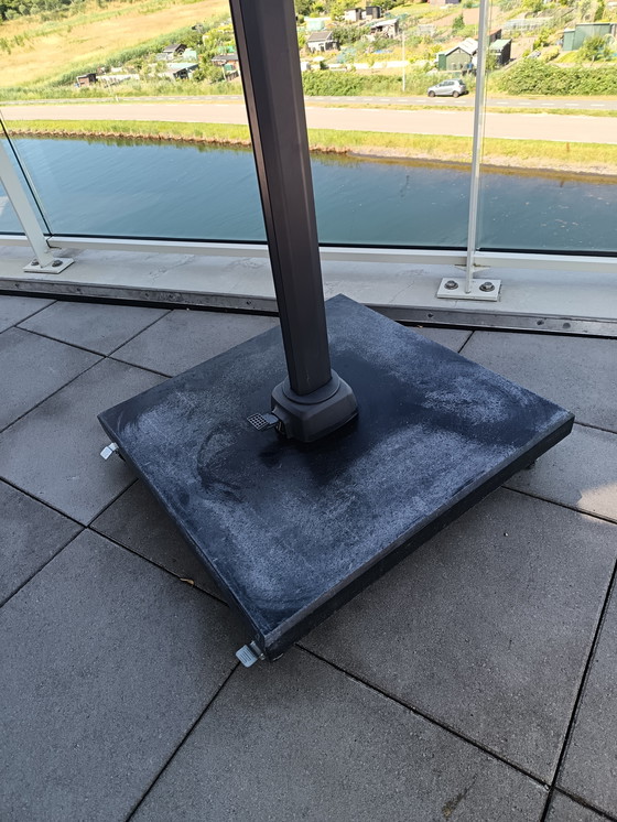 Image 1 of Floating parasol with base