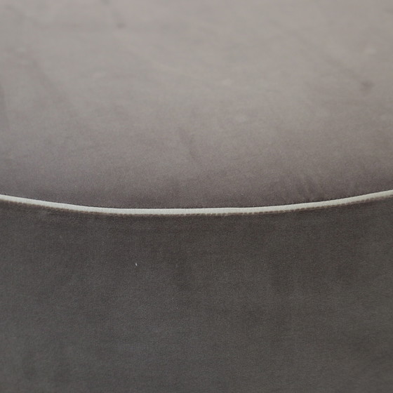 Image 1 of Pouf ottomano Dress-up di Cassina