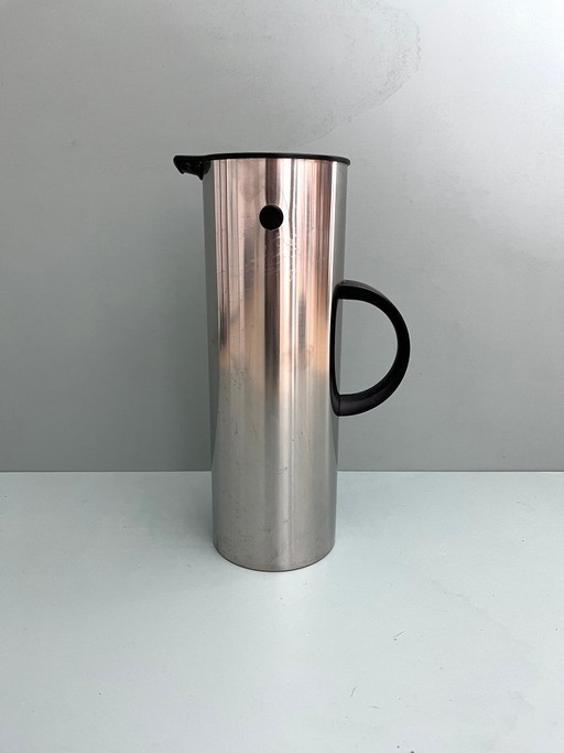 Stelton EM77 Isoleerkan, Design Erik Magnussen, Denemarken, Thermoskan, Postmodern, RVS, jaren 70/80