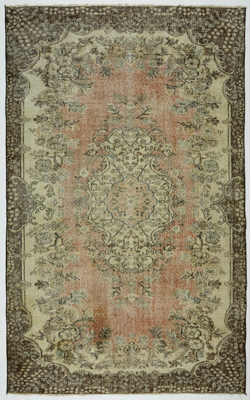 Tappeto turco vintage 270x165 cm – Tappeto in lana annodato a mano, morbido e neutro, con motivo a medaglione sbiadito.