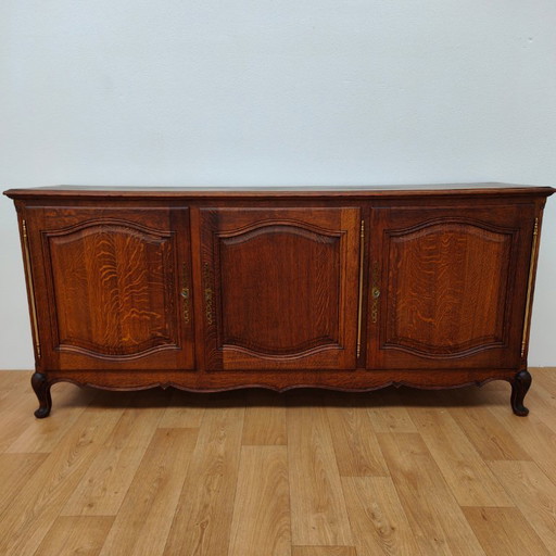 Vintage-Sideboard, Wandschrank oder Buffet aus rustikalem Holz im Vintage-Stil. – dressoirs, Wood