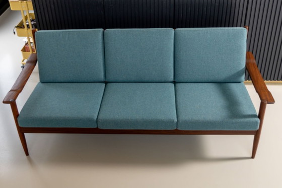 Image 1 of Divano scandinavo a 3 posti