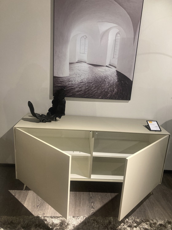 Image 1 of Fermo Anrichte