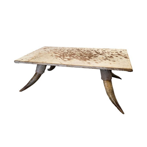 Mesa de centro francesa antigua de piel de vaca y cuernos, circa 1880