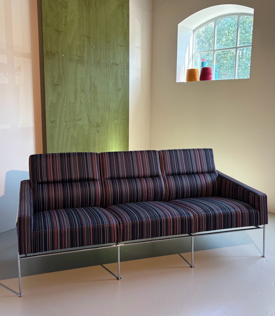 Fritz Hansen model 3303 Arne Jacobsen – 3-5 zitsbanken, Wol, Chroom (photo 10 of 15)