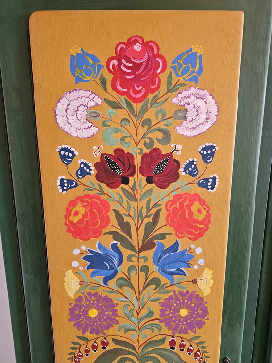 Image 1 of Antieke Gruco kast - deur in deur, deelbaar in 2, handbeschilderd met bloemen
