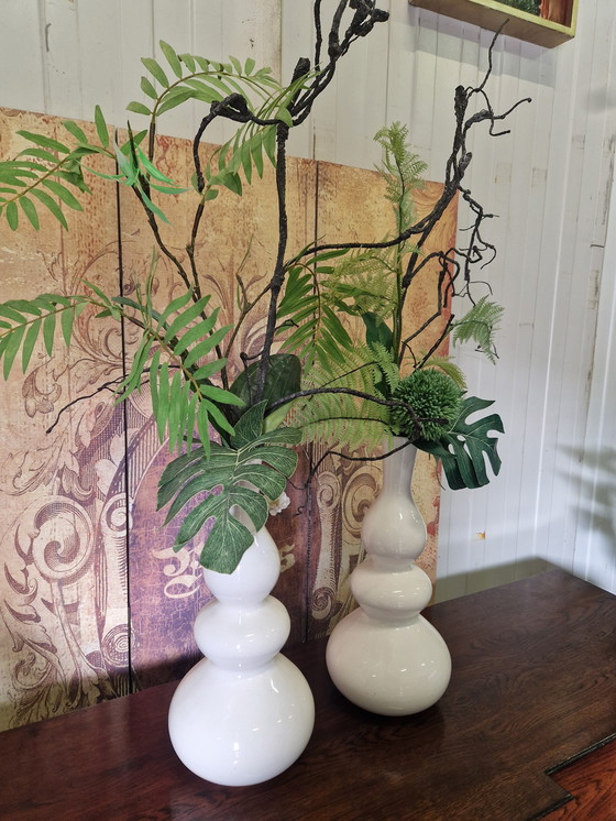 Image 1 of Magnifique ensemble de grands vases rétro avec fleurs incluses