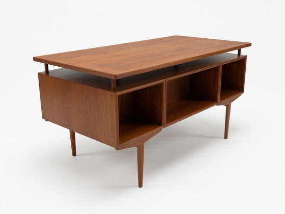 Image 1 of Bureau de direction danois en teck des années 1960