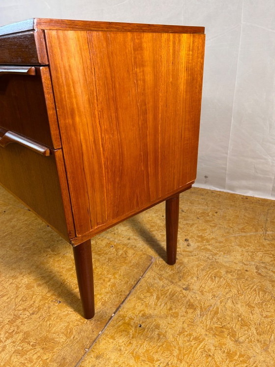 Image 1 of Bureau rétro vintage en teck du milieu du siècle par Stonehill (1960) Design intemporel – Rangement élégant – Artisanat britanni