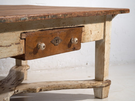 Antiker weißer niedriger Beistelltisch (ca. 1920), Esstische, Holz, Keramik (Foto 43 von 49)