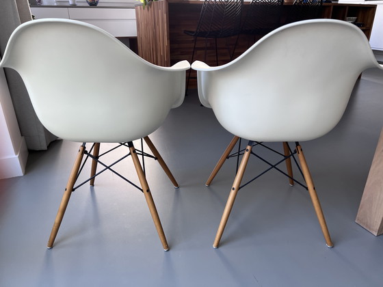 Image 1 of 2x Eames Daw stoelen wit