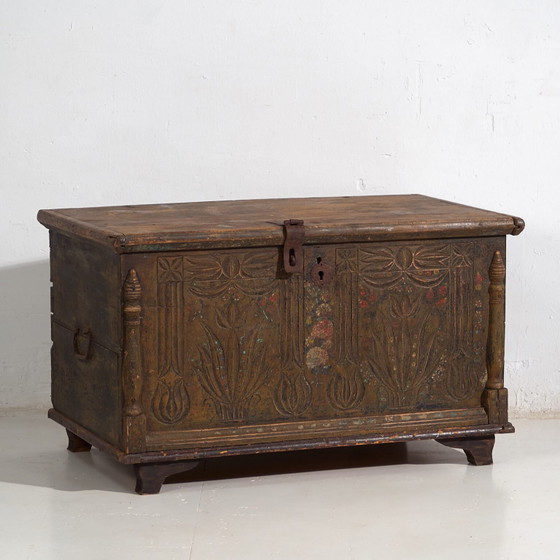 Antieke floraal gesneden kist (ca. 1820) #9 – Ladekasten (photo 8 of 40)
