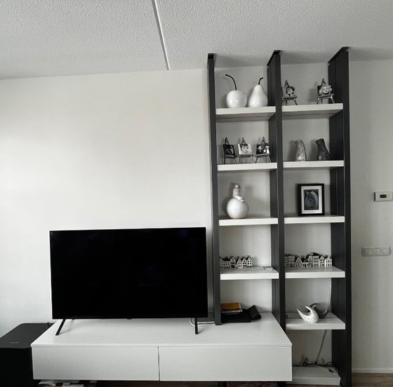 Image 1 of Mobile TV Interstar con pensile in grigio grafite e bianco alpino – design olandese