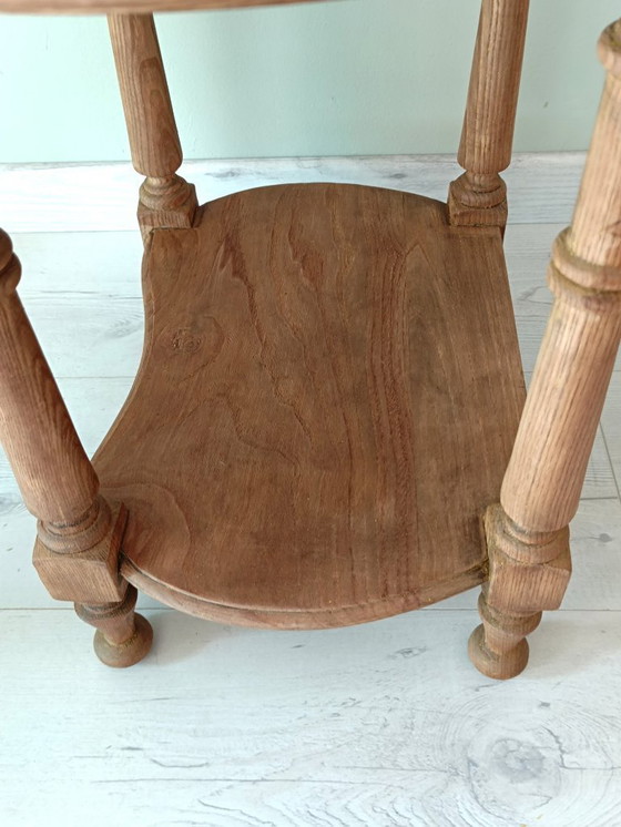 Image 1 of Meuble d'appoint vintage en chêne massif
