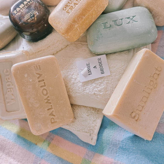 Image 1 of Collection sélectionnée : Savons vintage « invendus » - Design et histoire (y compris tabac)