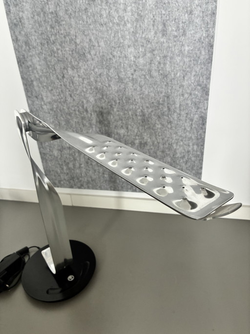Iluminación LED con diseño “LEAF” de Herman Millet