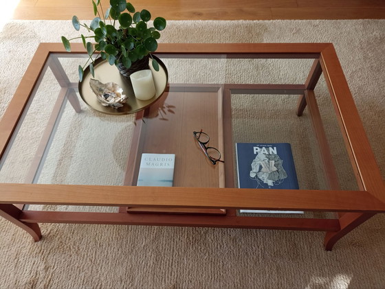 Beautiful vintage, sleek cherry wood coffee table – Glass (photo 4 of 5)