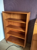 Libreria vintage in teak su gambe (stile anni '50-'60)