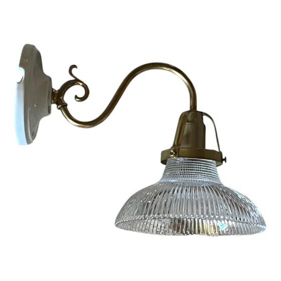 Applique a collo di cigno in ottone con tulipano in vetro striato tipo Holophane rosone in ceramica – Glass (photo 9 of 9)