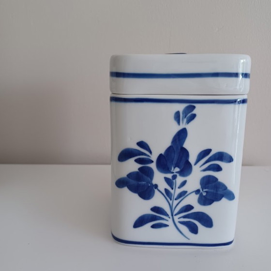 Image 1 of Viana Do Castelo. Portuguese ceramics. Hand-painted storage jars. 50-60 Blue/white.