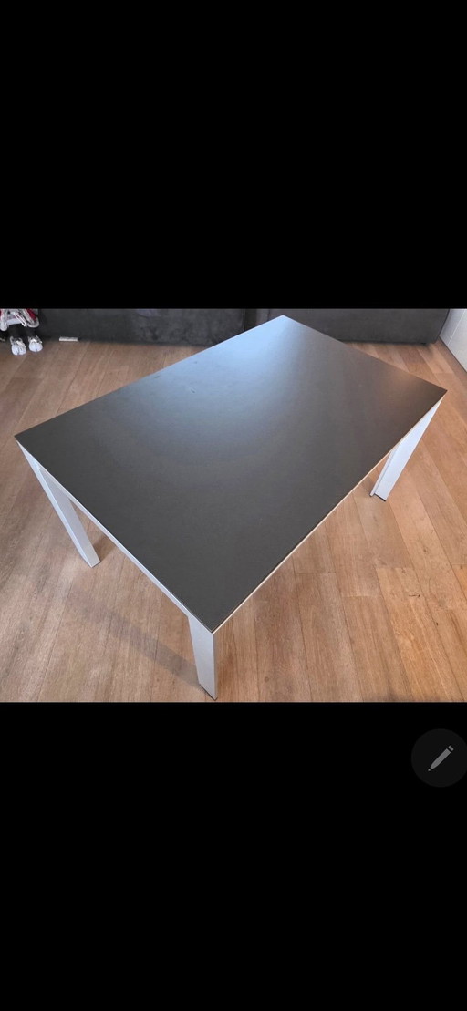 Tavolo da pranzo Presto di Bree's New World