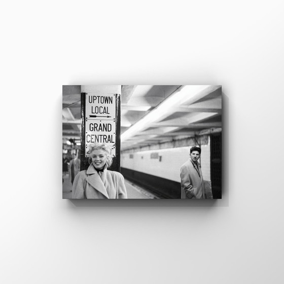 Image 1 of 1x Fine Art Print – Marilyn Monroe in Grand Central Station (1955)