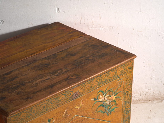 Antieke Chinese beschilderde kist van iepenhout – China, circa 1900 – Opbergkast (photo 14 of 40)