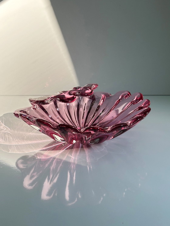 Image 1 of Grote vintage schelpvormige schaal van Formia Vetri Murano schelp cranberryglas fruitschaal Barovier Toso Zwaar Italië jaren 70