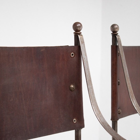 Image 1 of Een paar leren stoelen van Maison Jansen, Frankrijk, jaren 1950.