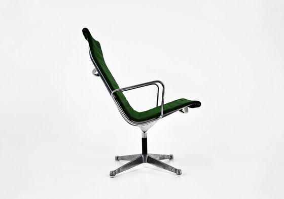 Image 1 of Poltrona verde EA124 di Charles e Ray Eames per Herman Miller, anni &#39;70