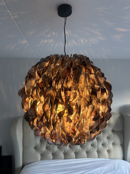 Grande suspension exclusive en coquille d'huître (Woonwinkel Hillegersberg)