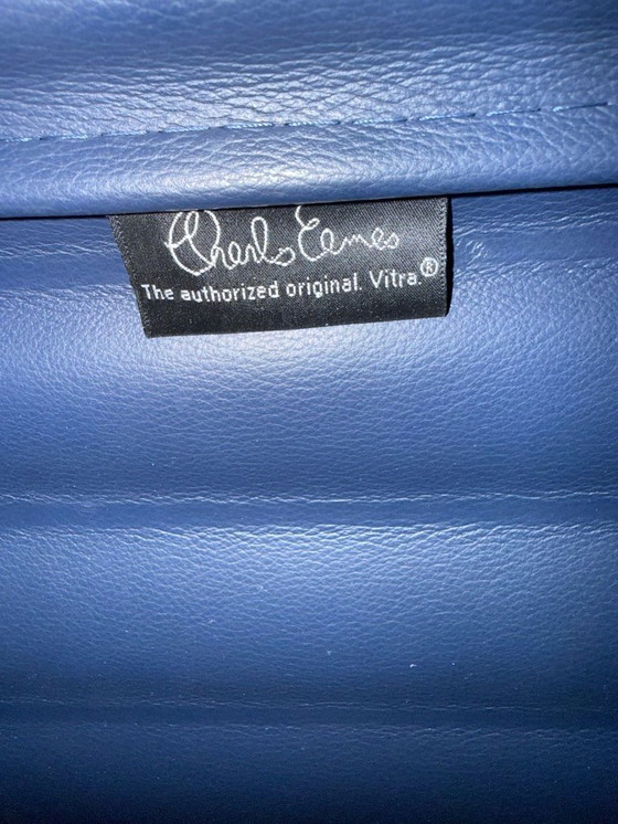 Image 1 of Vitra Eames EA119 Original Stuhl, blaues Leder