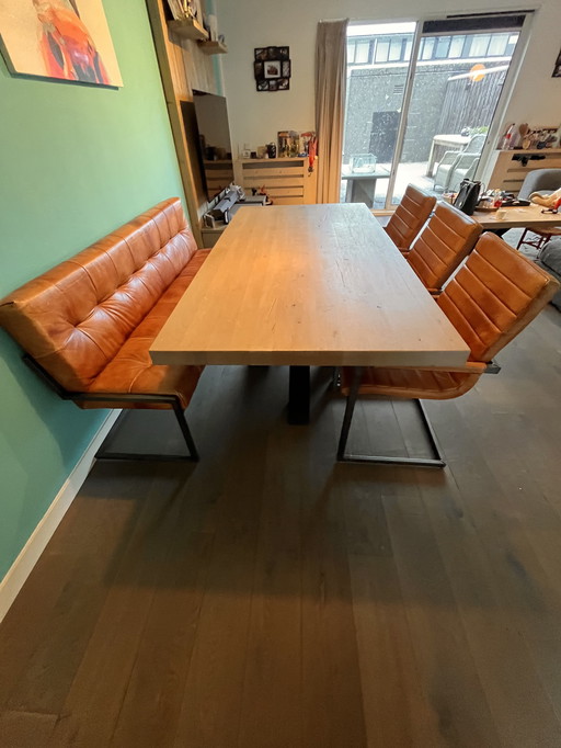 Feelings dining table 200x100 cm – oak grey wash. Also available as a set.