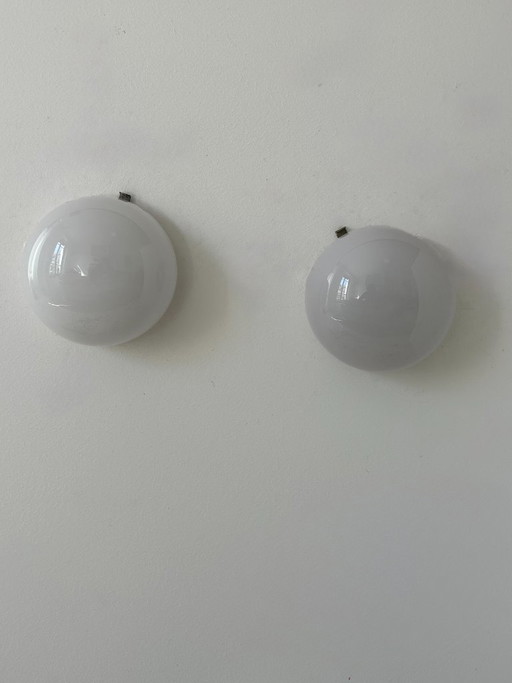 Paire d'appliques murales vintage en opaline, France, 1970