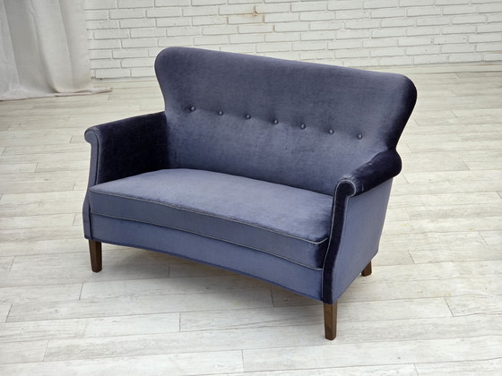 Image 1 of Sofá danés de 2 plazas de los años 60, terciopelo azul original para muebles, patas de madera de haya